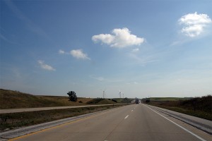 筆直的高速公路